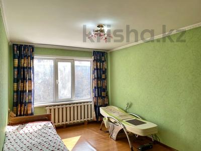 3-комнатная квартира, 67 м², 4/5 этаж, мкр Аксай-2 за 32.5 млн 〒 в Алматы, Ауэзовский р-н