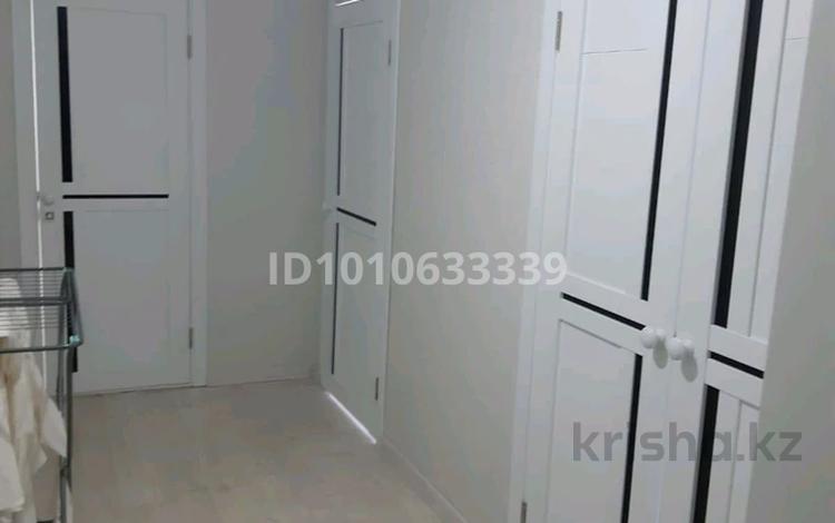 1-комнатная квартира · 56.6 м² · 3/3 этаж, мкр Жулдыз, Бисен Жұмағалиев 29 — Коняхина қиылысы за 19 млн ₸ в Уральске — фото 2