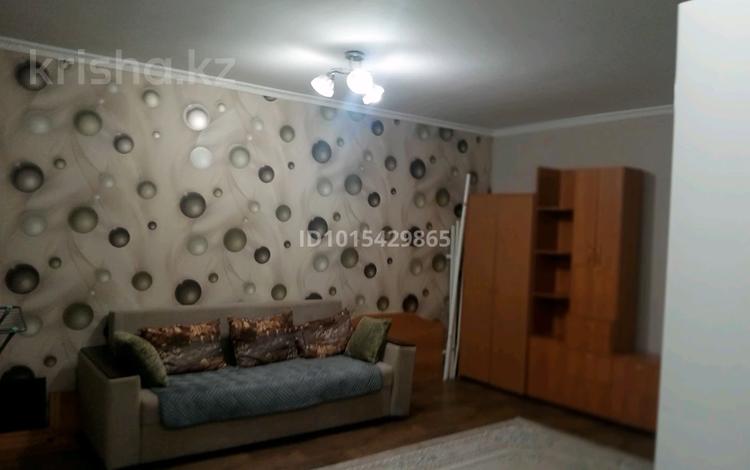 1-комнатная квартира · 33 м² · 5/5 этаж, Кабанбай Батыра 107 за 140 000 ₸ в Усть-Каменогорске — фото 2