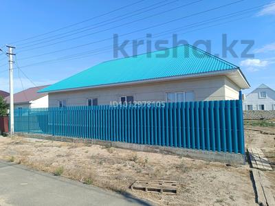 Отдельный дом · 4 комнаты · 160 м² · 8 сот., пгт Балыкши, Тсақала 3 Зайда Султанова 15 — Магазин Нұрай за 38 млн ₸ в Атырау
