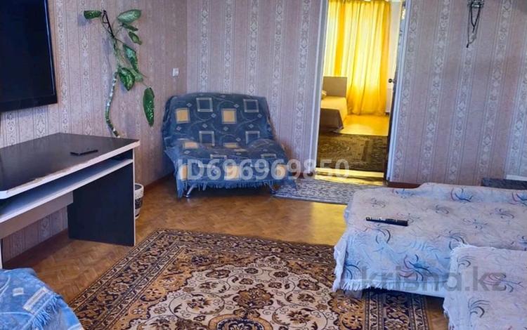 2-комнатная квартира, 53 м², 3/5 этаж посуточно, Казахстанская 143 — Жансугурова за 9 000 〒 в Талдыкоргане — фото 2