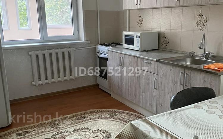 1-комнатная квартира · 32 м² · 2/5 этаж, мкр Аксай-4 41 за 230 000 ₸ в Алматы, Ауэзовский р-н — фото 2