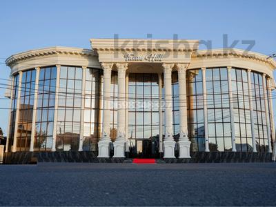 Продажа коммерческой недвижимости в Жамбылской обл.: Свободное назначение, офисы, магазины и бутики, склады, азс, автосервисы и автомойки, общепит, салоны красоты, сельское хозяйство, бани, гостиницы и зоны отдыха, медцентры и аптеки, образование, развлечения · 2000 м² за 770 млн 〒 Свободное назначение, офисы, магазины и бутики, склады, азс, автосервисы и автомойки, общепит, салоны красоты, сельское хозяйство, бани, гостиницы и зоны отдыха, медцентры и аптеки, образование, развлечения · 2000 м² за 770 млн 〒 в Таразе