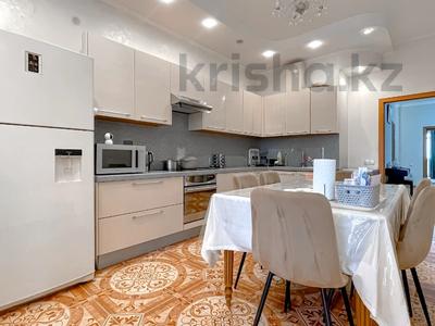 5-комнатная квартира · 216 м² · 5/8 этаж, Каратаева 38а-в за 230 млн 〒 в Алматы, Бостандыкский р-н