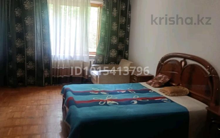 3-комнатная квартира · 82 м² · 3/5 этаж, Тулебаева 149 за 450 000 ₸ в Алматы, Медеуский р-н — фото 2