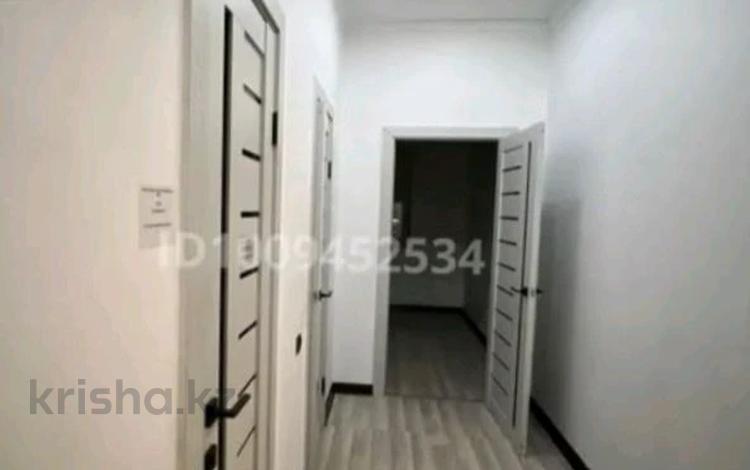 1-комнатная квартира · 50 м² · 3/9 этаж, мкр. Алтын орда 2г за 200 000 ₸ в Актобе — фото 2