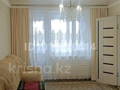 2-бөлмелі пәтер · 75 м² · 4/5 қабат, Самал ш/а. 53, бағасы: 14 млн ₸ в Таразе, мкр Самал