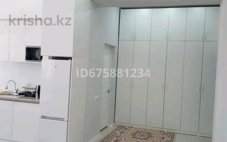 2-комнатная квартира · 78 м² · 7/11 этаж, 17-й мкр 99 за 300 000 ₸ в Актау — фото 3