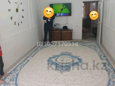3-бөлмелі пәтер · 70 м² · 2/5 қабат, 8-й мкр 12 — Школа #8, бағасы: 24 млн ₸ в Актау