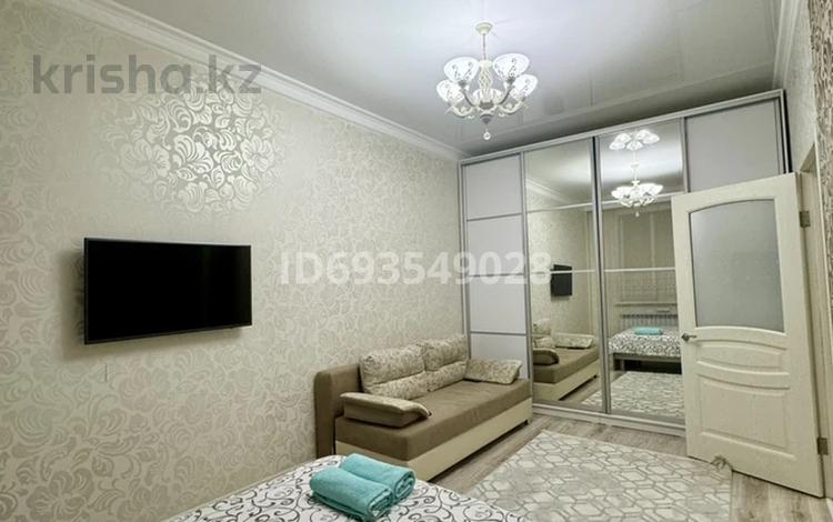 1-комнатная квартира, 35 м² посуточно, Кабанбай батыр Мега 58б за 10 000 〒 в Астане, Есильский р-н — фото 2