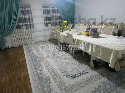 Жеке үй · 4 бөлме · 100 м² · 13.5 сот., Жылысбаев 94 — Возле 39 школы, с бизнесом, бағасы: 21 млн 〒 в Мерке