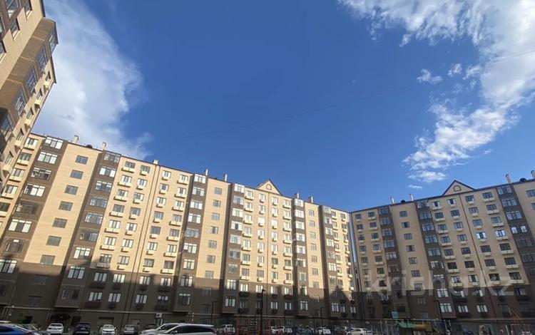 2-комнатная квартира · 76 м² · 4/10 этаж, мкр Нурсая, Т. Жумагалиева 10 за 28 млн ₸ в Атырау — фото 12