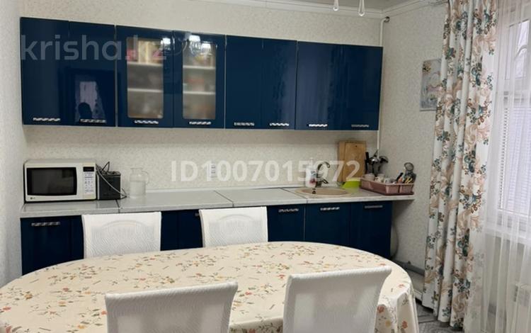 Отдельный дом · 3 комнаты · 100 м² · 4.5 сот., Бутина 28/1 — Светлая за 41.5 млн 〒 в Уральске — фото 2