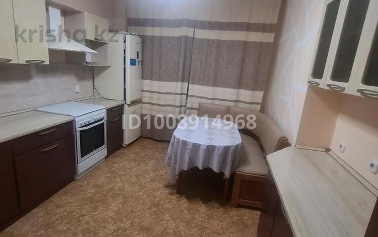 2-бөлмелі пәтер · 65 м² · 3/16 қабат, мкр Юго-Восток, Степной 3-й мкрн 3/4, бағасы: 250 000 ₸ в Караганде, Казыбек би р-н — фото 2