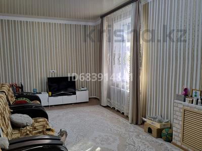 Продажа домов и дачи в Карагандинской обл.: Часть дома · 4 комнаты · 80 м² · 6 сот., Достоевского 9 за 25 млн 〒 Часть дома · 4 комнаты · 80 м² · 6 сот., Достоевского 9 за 25 млн 〒 в Балхаше