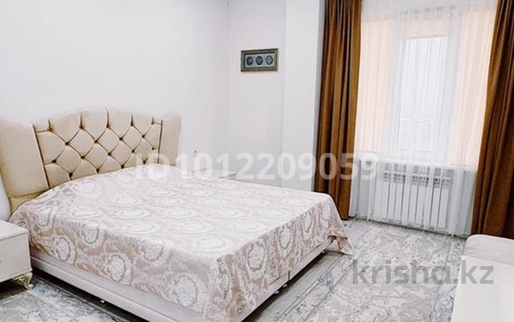 2-комнатная квартира · 69 м² · 8/10 этаж, мкр Центральный, Азаттык 64А за 44 млн ₸ в Атырау — фото 2