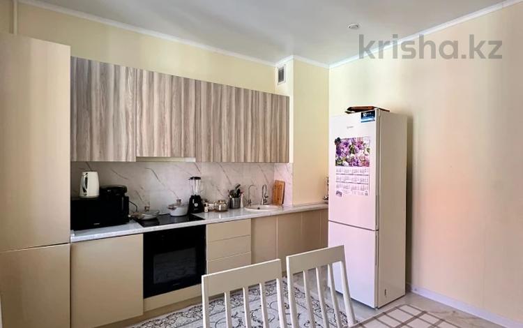 2-бөлмелі пәтер · 75 м² · 8/9 қабат, мкр Нурсая 74-5, бағасы: 39.5 млн ₸ в Атырау — фото 2