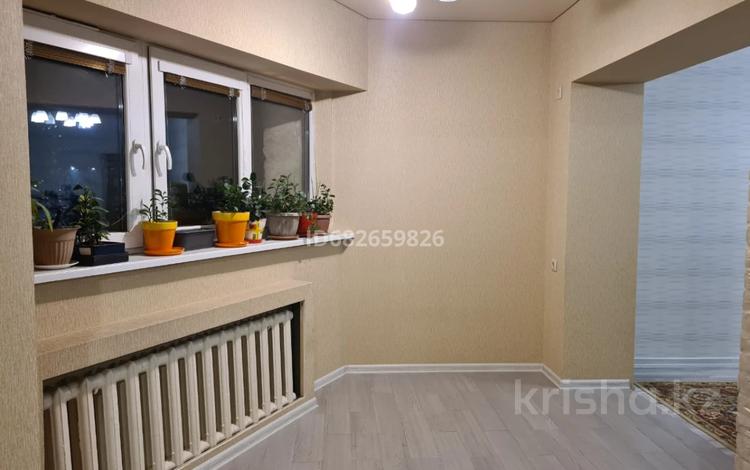 3-комнатная квартира · 90 м² · 3/9 этаж, мкр Аксай-2 54 за 60 млн ₸ в Алматы, Ауэзовский р-н — фото 2