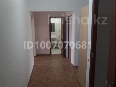 2-комнатная квартира · 64 м² · 1/5 этаж, Болашак 21 за 23 млн 〒 в Талдыкоргане, мкр Болашак