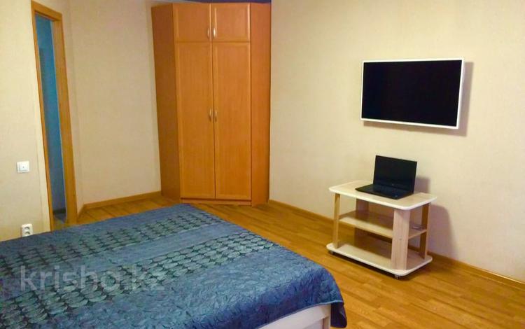 1-комнатная квартира, 30 м², 2 этаж посуточно, Бухар жырау 48 за 6 000 〒 в Караганде, Казыбек би р-н — фото 2