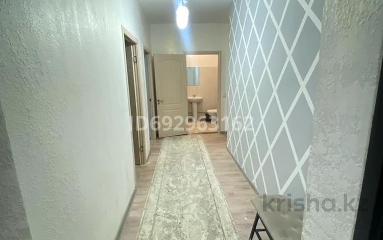 2-комнатный дом помесячно, 72 м², мкр Кайрат 336к16 за 160 000 〒 в Алматы, Турксибский р-н — фото 2