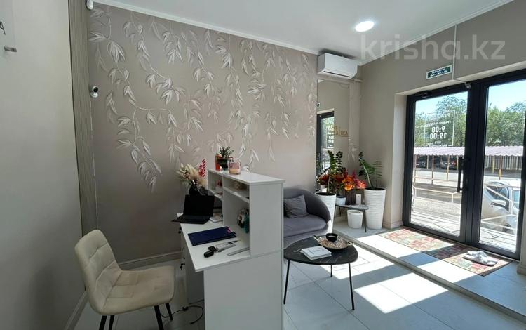 Свободное назначение, салоны красоты · 58 м² за 36 млн ₸ в Актобе, мкр. Алтын орда — фото 3