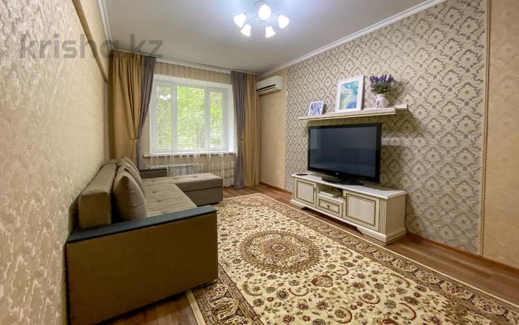 2-комнатная квартира, 50 м², 1 этаж посуточно, Ахметова 42 — Майлина за 16 000 〒 в Алматы, Турксибский р-н — фото 12
