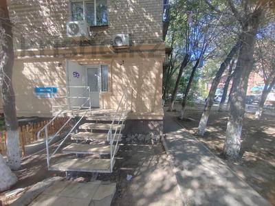 Офисы, магазины и бутики, медцентры и аптеки, образование, кабинеты и рабочие места · 43 м² за 250 000 ₸ в Атырау