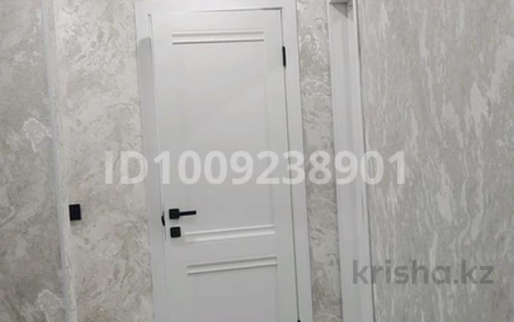 2-бөлмелі пәтер · 50 м² · 3/9 қабат, 5 микрорайон 38 дом, бағасы: 300 000 ₸ в Аксае — фото 2