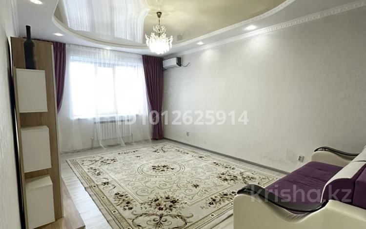 2-комнатная квартира · 80 м² · 4/9 этаж, мкр Нурсая, Султанахмет Кожыков 4д за 250 000 〒 в Атырау — фото 2