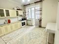 2-комнатная квартира · 80 м² · 4/9 этаж, мкр Нурсая, Султанахмет Кожыков 4д за 250 000 〒 в Атырау — фото 3