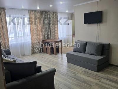 2-комнатная квартира · 45 м² · 3/5 этаж, Ауэзова 102 — Возле ТД " Ак Желкен" за 20 000 ₸ в Щучинске
