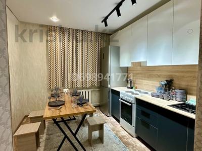 1-бөлмелі пәтер · 56 м² · 1/9 қабат, Рыскулова 1Б — Цемпоселок ( цементный каток ), бағасы: 12 000 ₸ в Семее