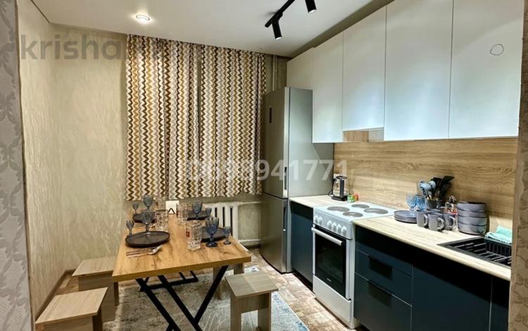 1-бөлмелі пәтер · 56 м² · 1/9 қабат, Рыскулова 1Б — Цемпоселок ( цементный каток ), бағасы: 12 000 ₸ в Семее — фото 2