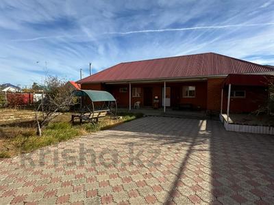 Отдельный дом · 6 комнат · 265 м² · 10 сот., Жибек Жолы за 55 млн 〒 в Актобе, жилой массив Заречный-3