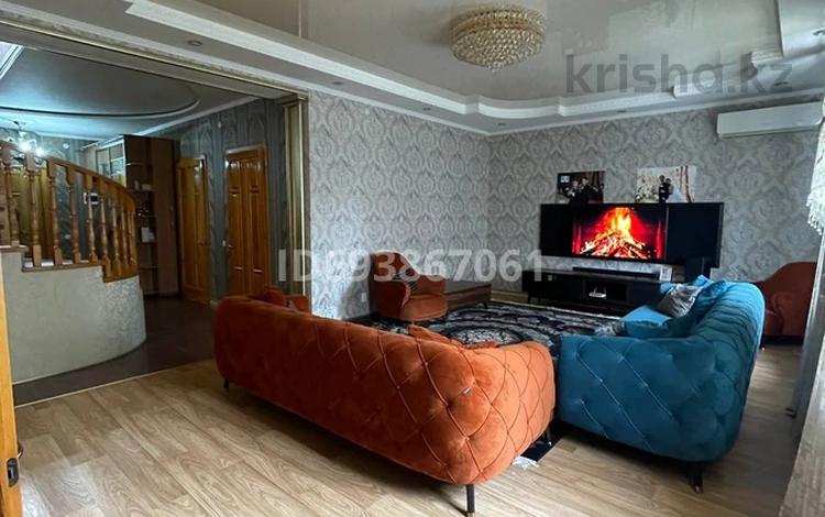 Отдельный дом · 7 комнат · 256 м² · 8 сот., мкр Самал-2, Малхарова 46 — Казиева, Утегенова за 200 млн 〒 в Шымкенте, Абайский р-н — фото 2