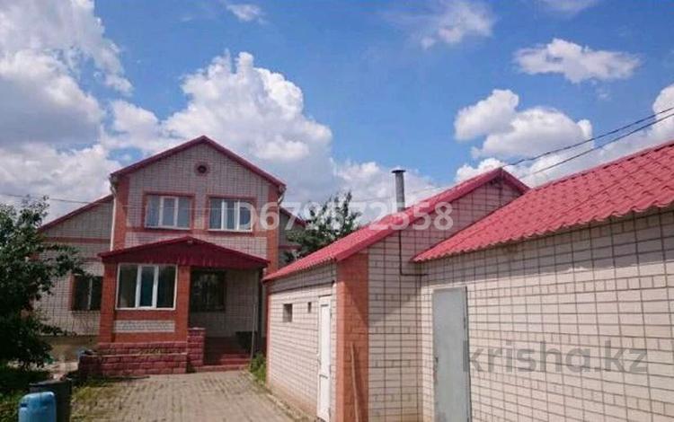 Отдельный дом · 7 комнат · 380 м² · 6 сот., Старый город, Кулымбетова 121 — Керей хана за 45 млн ₸ в Актобе — фото 3