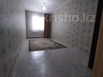 2-комнатная квартира · 44 м² · 1/5 этаж, мкр Северо-Восток, Сергей Тюленина 52 за 11.8 млн 〒 в Уральске