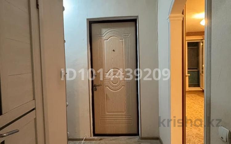 1-комнатная квартира · 33 м² · 1/9 этаж, мкр Кунаева 25 за 130 000 ₸ в Уральске — фото 2