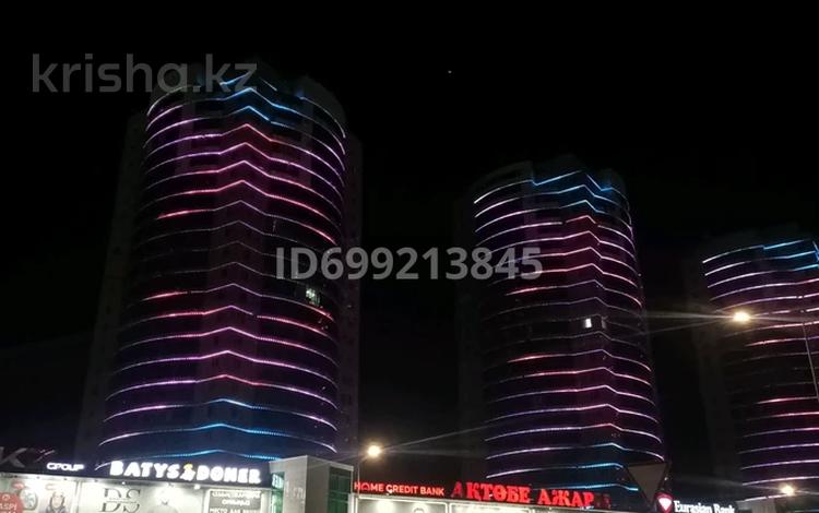 2-бөлмелі пәтер · 90 м² · 14/25 қабат, мкр 11 112 — Парк первого президента, бағасы: 12 000 ₸ в Актобе — фото 6