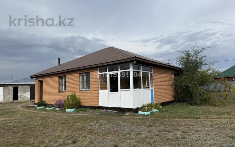 Отдельный дом · 3 комнаты · 80 м² · 18 сот., Кенен Әзірбаев 1А за 34 млн ₸ в Тайтобе — фото 2