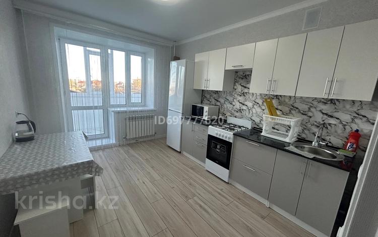 1-комнатная квартира, 41 м², 2/9 этаж помесячно, Кайрбекова 358/5 за 150 000 〒 в Костанае — фото 2