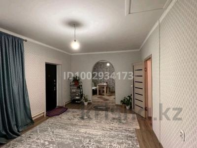 Часть дома · 4 комнаты · 100 м² · 6 сот., Қайнар 135 — 2 Трасса. 11 қиылыс. Ердаулет магазиннің артында екінші уй за 15.5 млн 〒 в Шубарсу