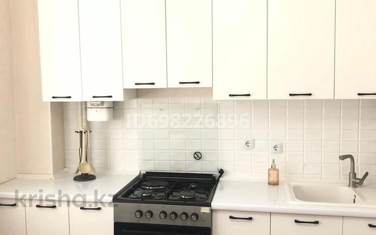 2-комнатная квартира · 57 м² · 3/5 этаж, мкр Центральный, Сырым датова 35б за 22.5 млн ₸ в Атырау — фото 2
