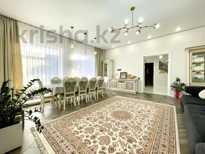 Отдельный дом · 5 комнат · 318 м² · 10 сот., мкр Уркер — Махамбет за 125 млн 〒 в Астане, Нура р-н