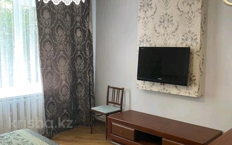 3-комнатная квартира, 90 м², 1/5 этаж помесячно, Тулебаева 149 — Шевченко