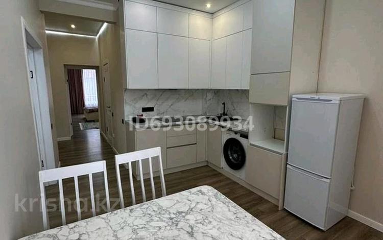 2-комнатная квартира, 61 м², 5/17 этаж помесячно, 16-й мкр 84 за 160 000 〒 в Актау, 16-й мкр  — фото 2