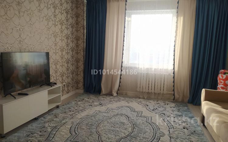 2-комнатная квартира · 62 м² · 10/12 этаж, Сауран 3/1 за 270 000 ₸ в Астане, Есильский р-н — фото 2