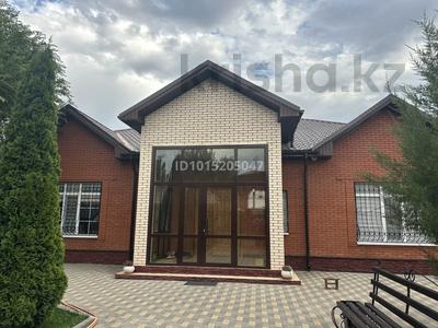 Жеке үй · 5 бөлме · 350 м² · 21 жүзд., Кедровая 243, бағасы: 180 млн ₸ в Актобе, жилой массив Кирпичный
