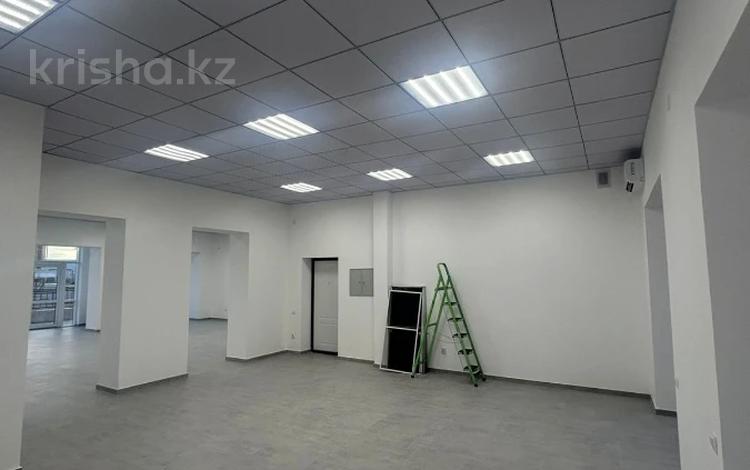 Еркін, кеңселер, дүкендер мен бутиктер, қоймалар, сұлулық салондары, білім орталықтары · 143 м², бағасы: 300 000 ₸ в Актобе, мкр. Алтын орда — фото 2